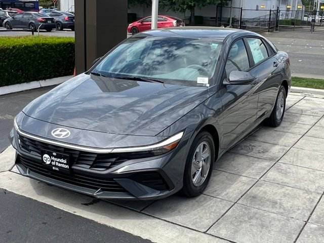 New 2026 Hyundai Elantra SE FWD image 3