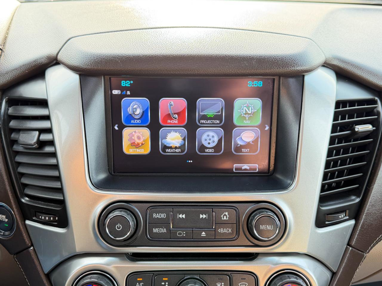 Used 2018 Chevrolet Suburban LT image 64