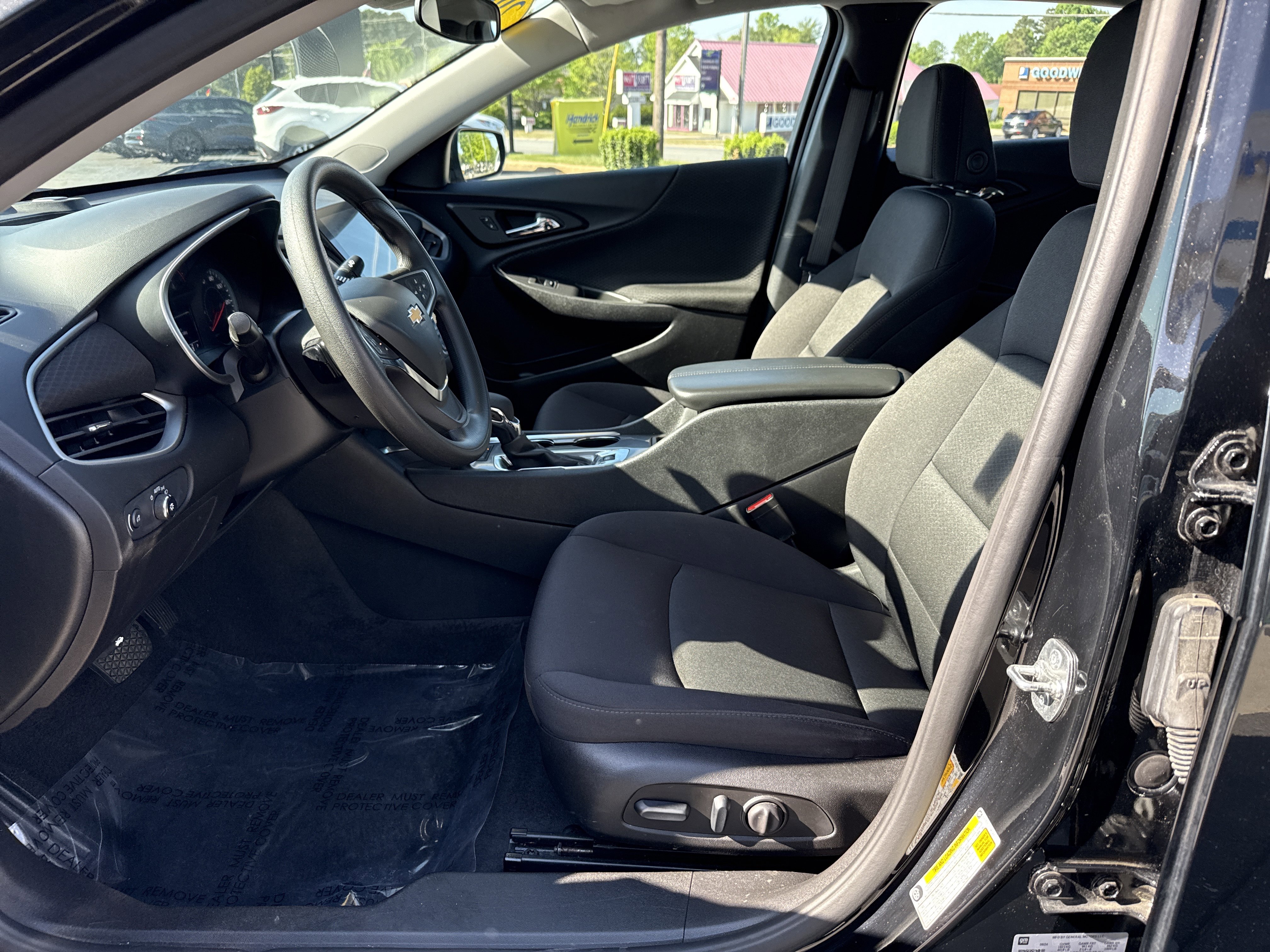 Used 2025 Chevrolet Malibu LT FWD image 16