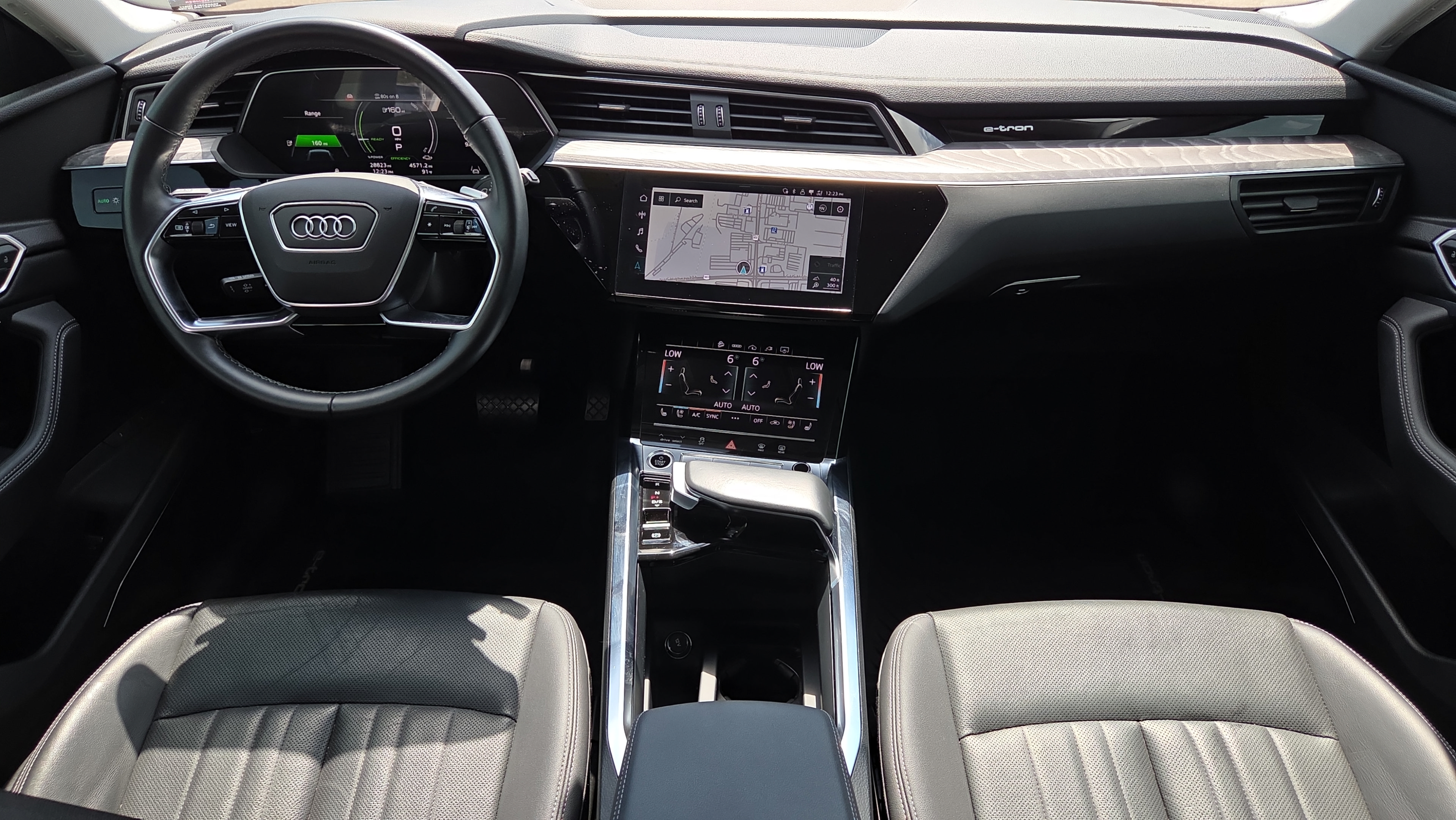 Used 2022 Audi e-tron Premium Plus w/ Premium Plus Package AWD/4WD image 15