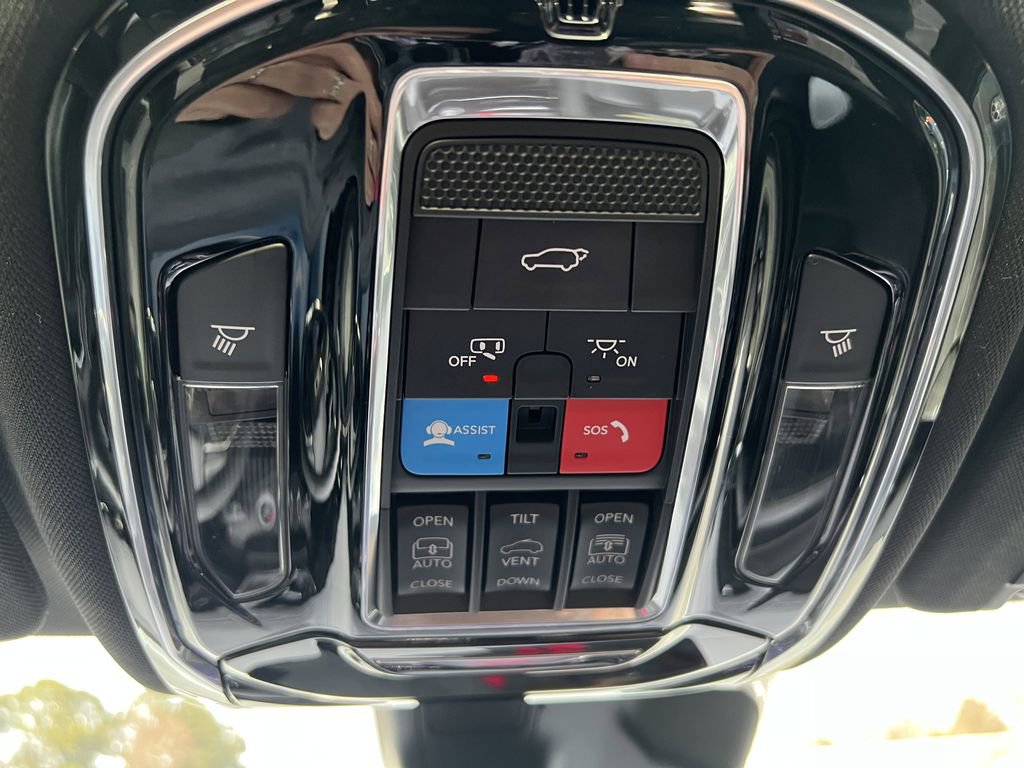 Certified 2023 Jeep Grand Cherokee L Overland w/ Luxury Tech Group IV AWD/4WD image 14