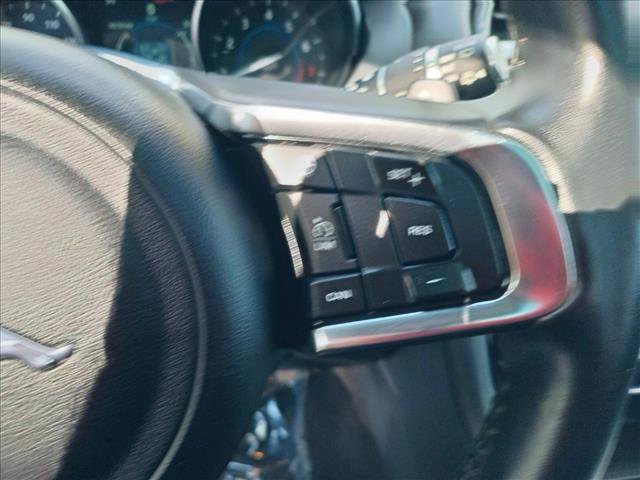 Used 2018 Jaguar F-PACE Prestige image 19