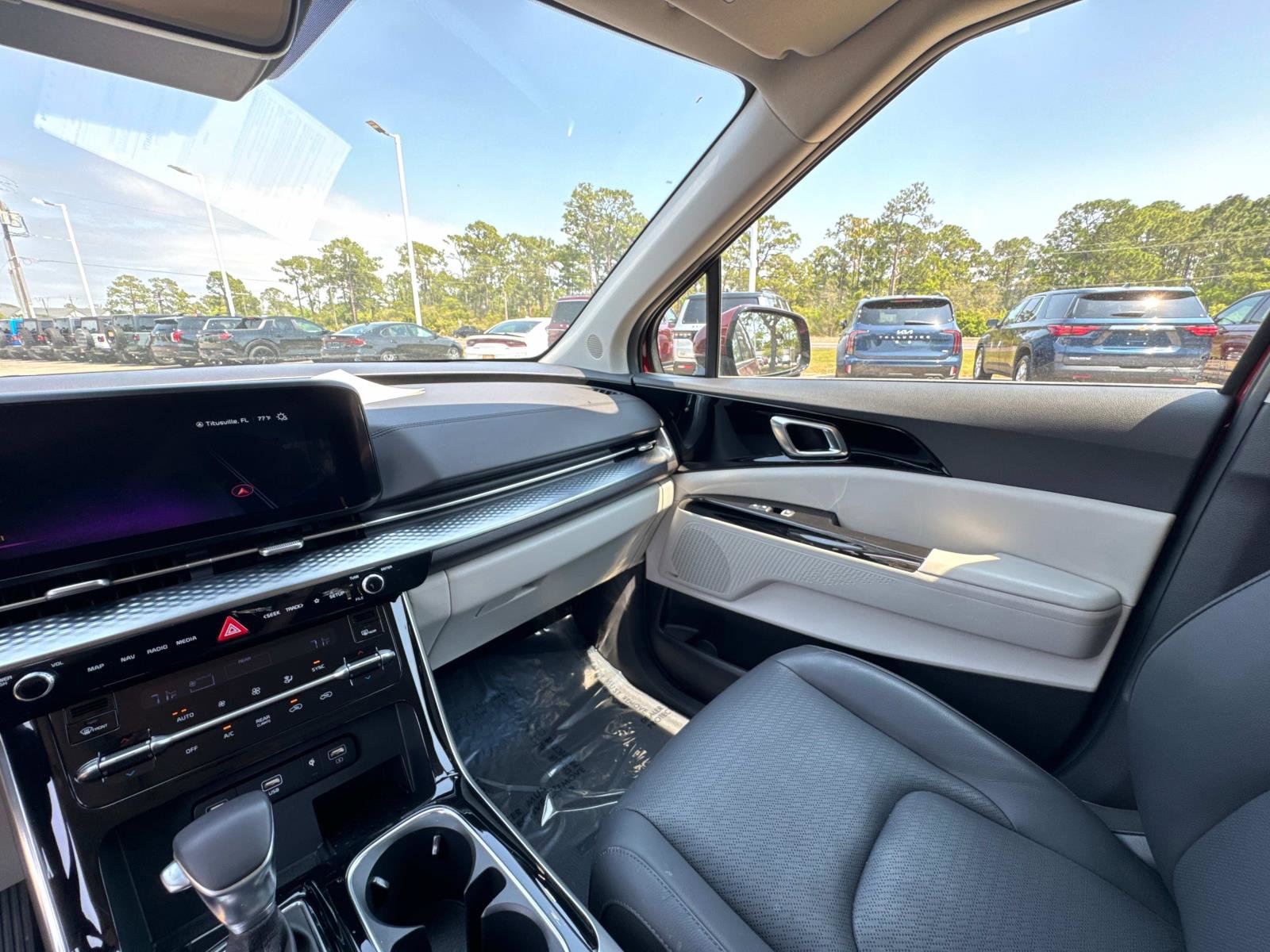 Used 2024 Kia Carnival SX Prestige image 27