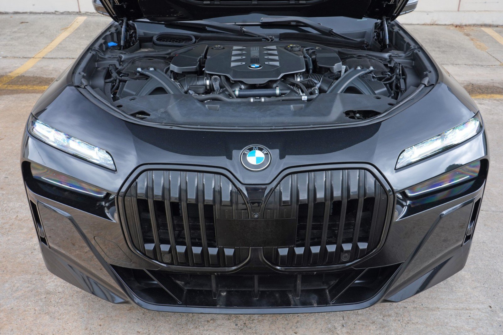 Used 2023 BMW 760i xDrive AWD/4WD image 8