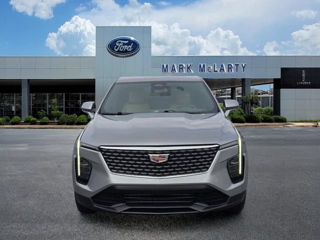 Used 2024 Cadillac XT4 Luxury w/ Cold Weather Package FWD image 8