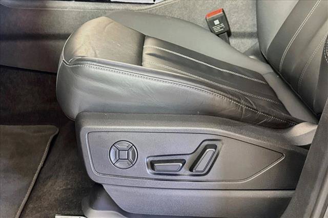 Used 2025 Audi Q5 Premium w/ Convenience Package AWD/4WD image 17