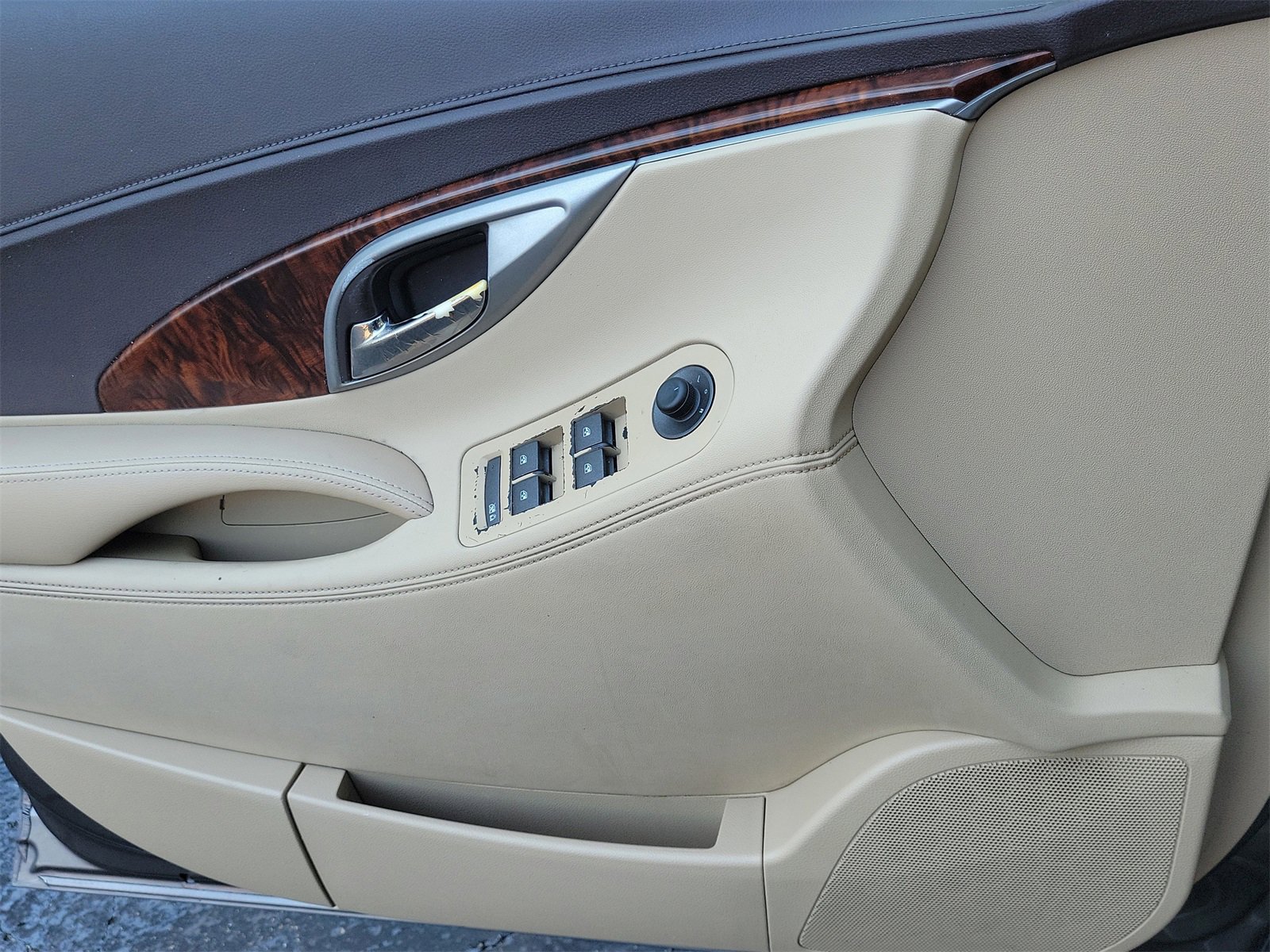 Used 2010 Buick LaCrosse CXL image 23