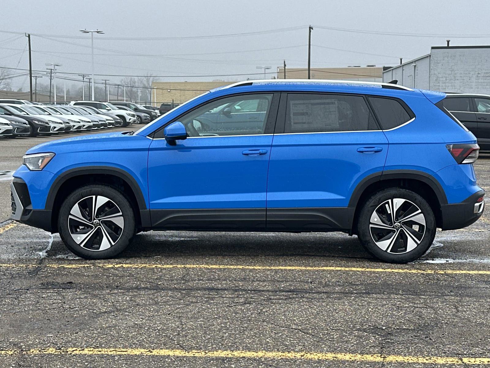 New 2026 Volkswagen Taos SE image 2