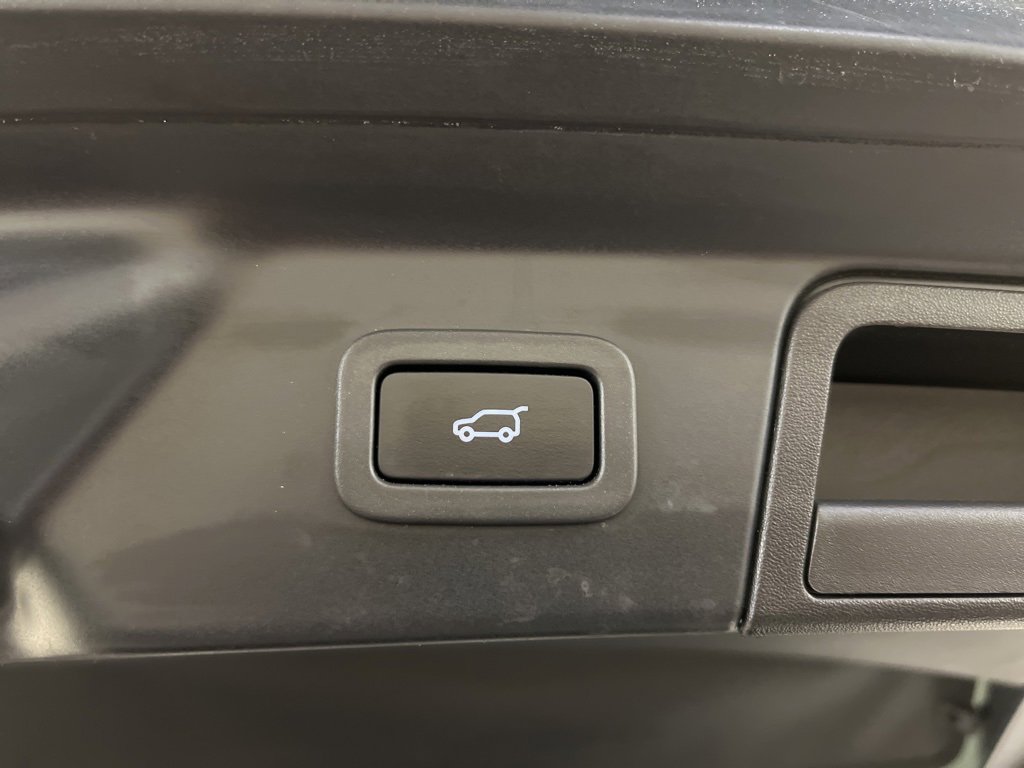 Used 2020 Land Rover Range Rover Velar S image 36