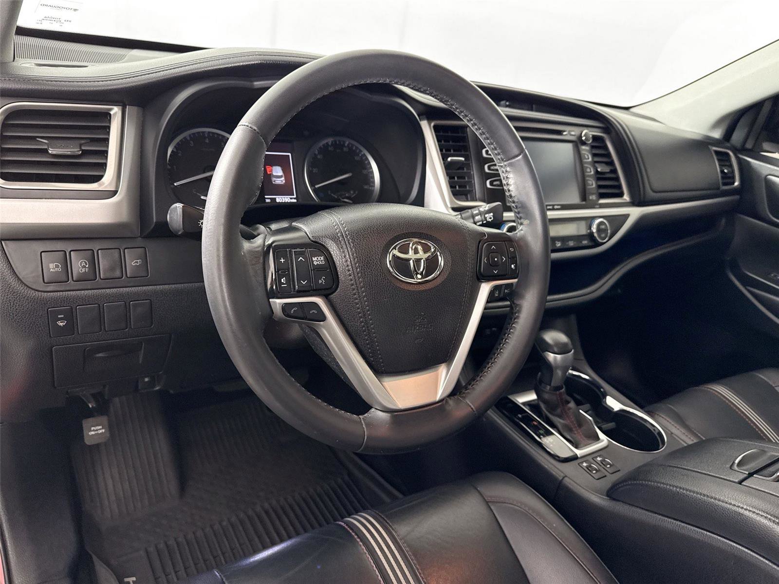 Used 2019 Toyota Highlander SE AWD/4WD image 4