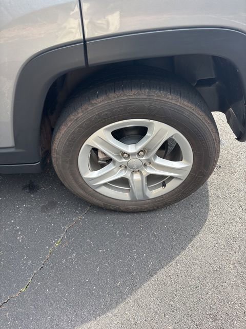 Used 2023 Jeep Compass Sport image 46