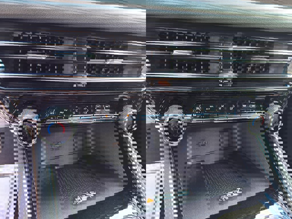 New 2026 Chevrolet Traverse LT image 15