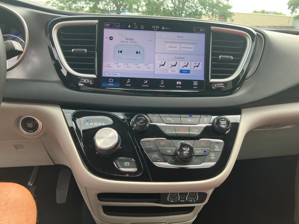 Used 2024 Chrysler Pacifica Touring-L FWD image 20