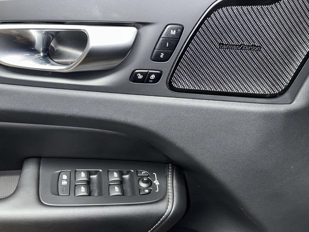 Used 2023 Volvo XC60 T8 Ultimate w/ Climate Package AWD/4WD image 21