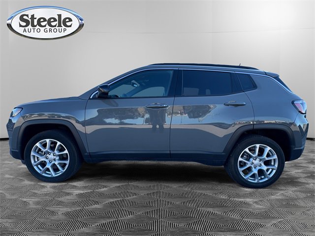 Used 2023 Jeep Compass Latitude image 2