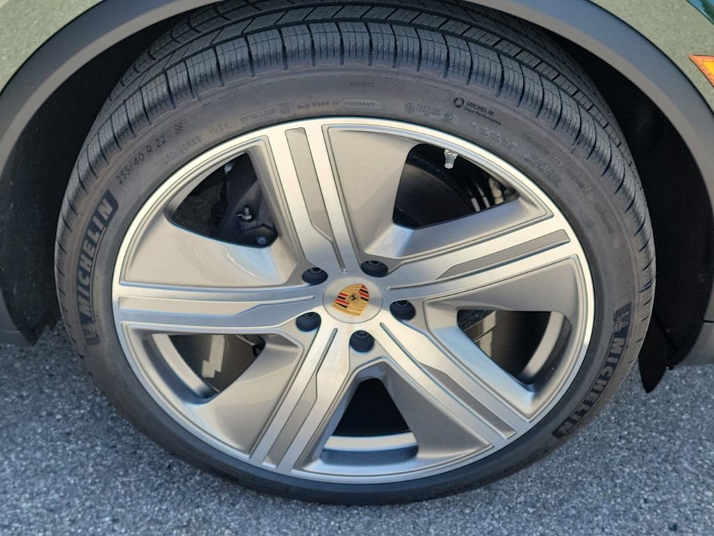 New 2026 Porsche Macan 4 Electric image 13