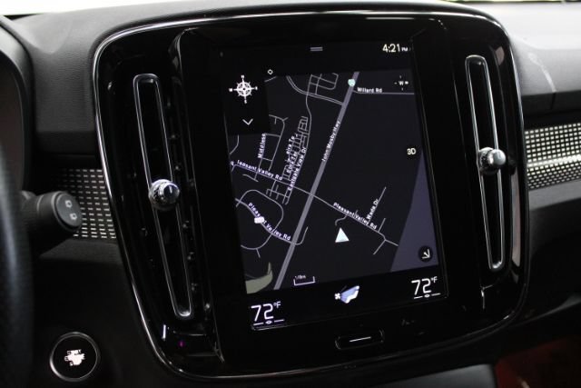 Used 2019 Volvo XC40 T4 R-Design FWD image 17