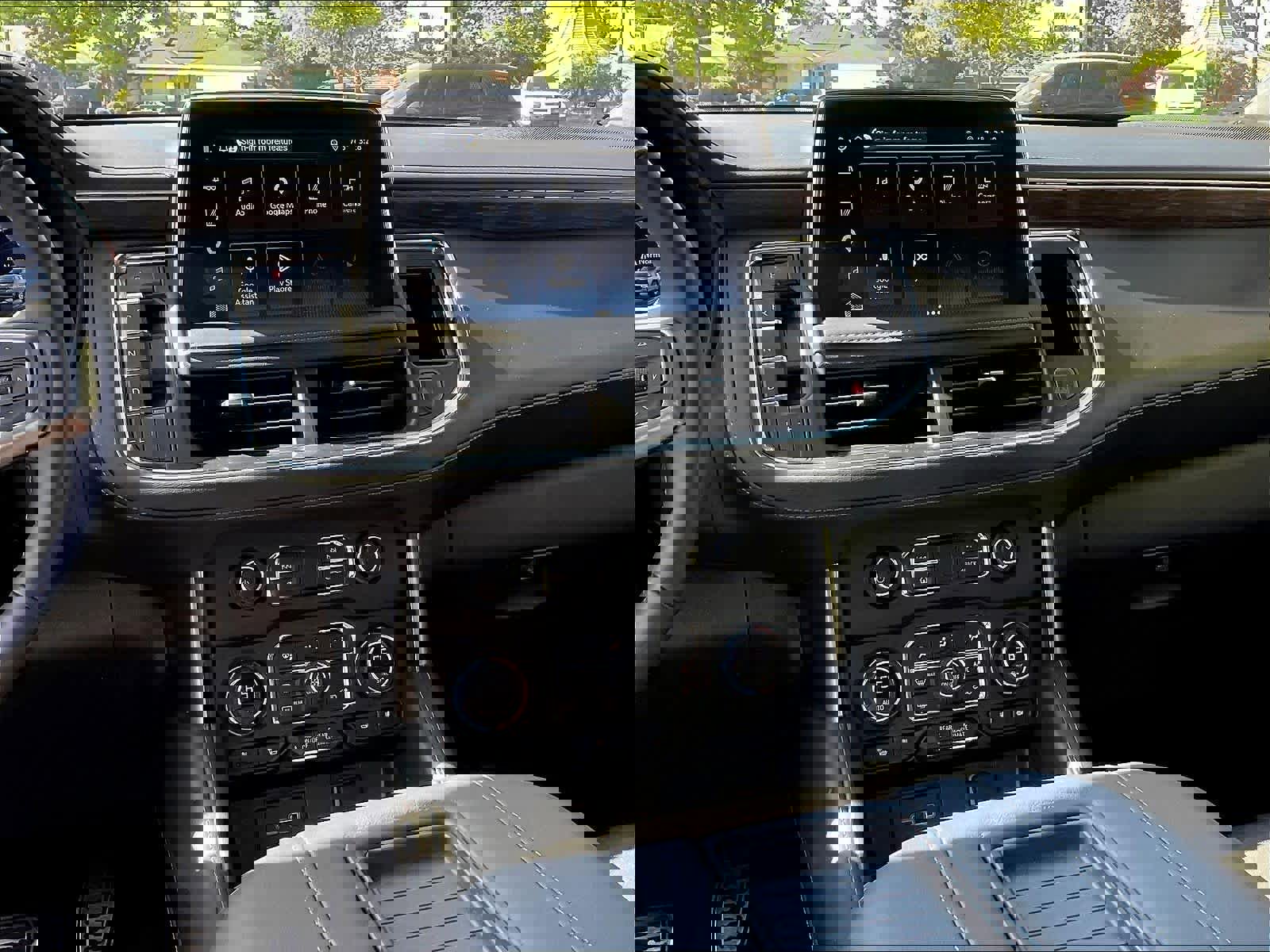 Used 2024 Chevrolet Suburban Z71 w/ Luxury Package image 8