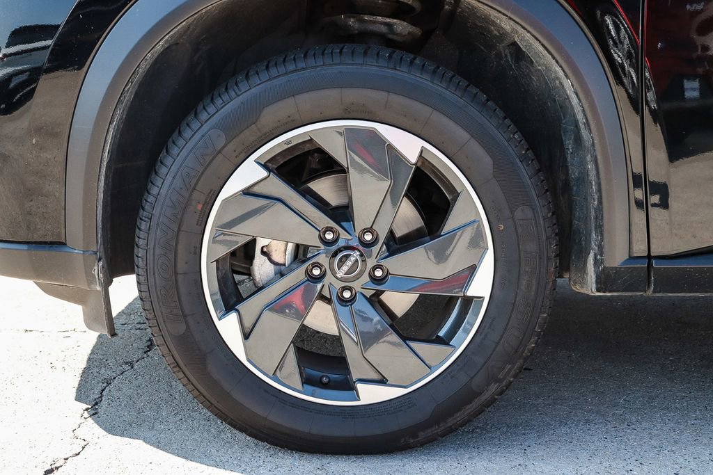Used 2024 Nissan Rogue SV image 12