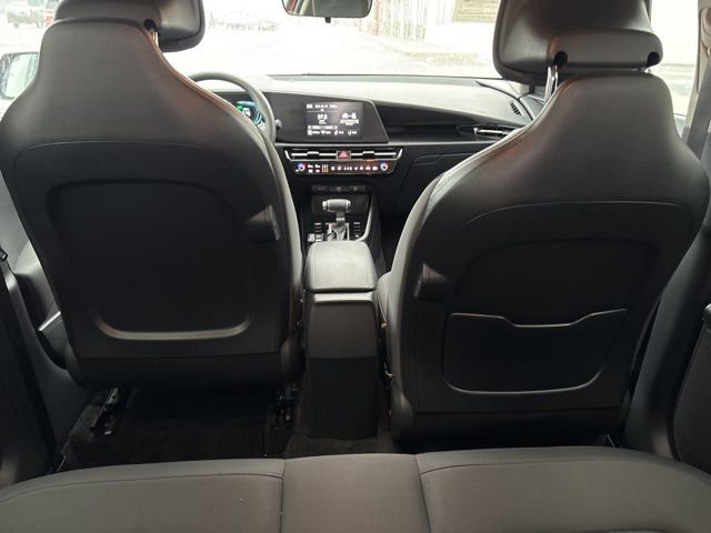 Used 2025 Kia Niro LX image 34