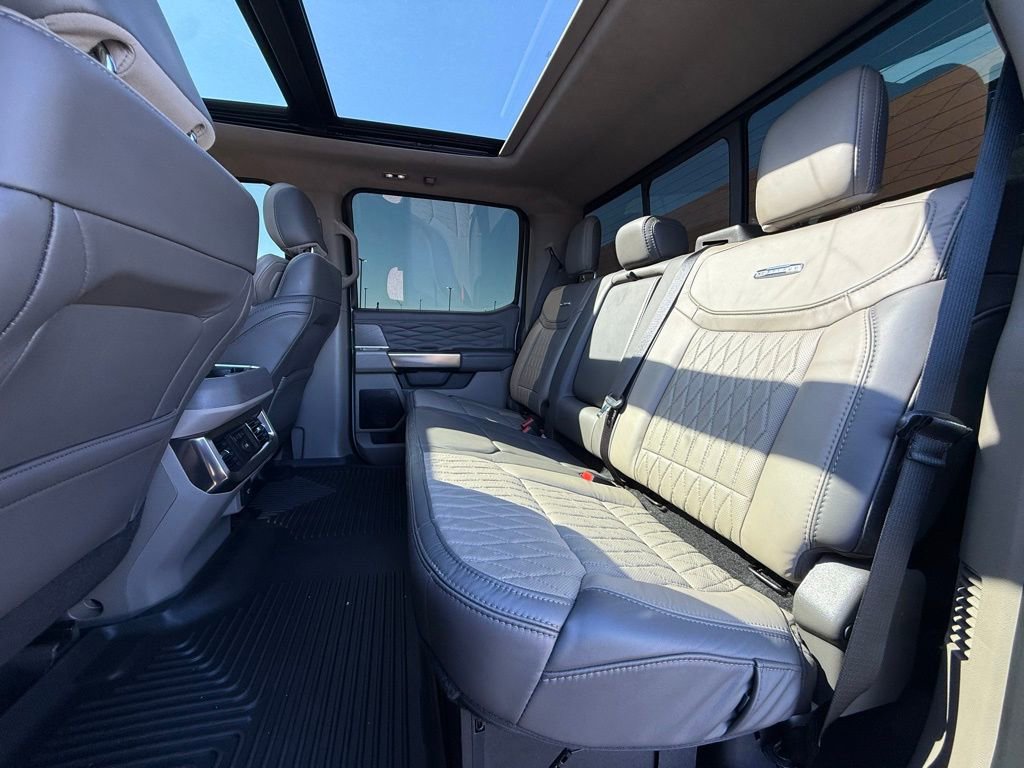 Used 2025 Ford F250 Platinum w/ Platinum Plus Package image 25