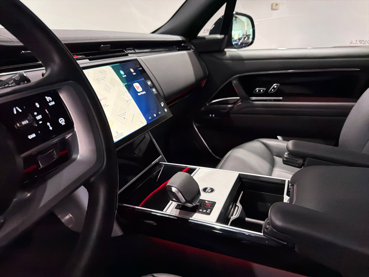 Used 2024 Land Rover Range Rover SE image 19