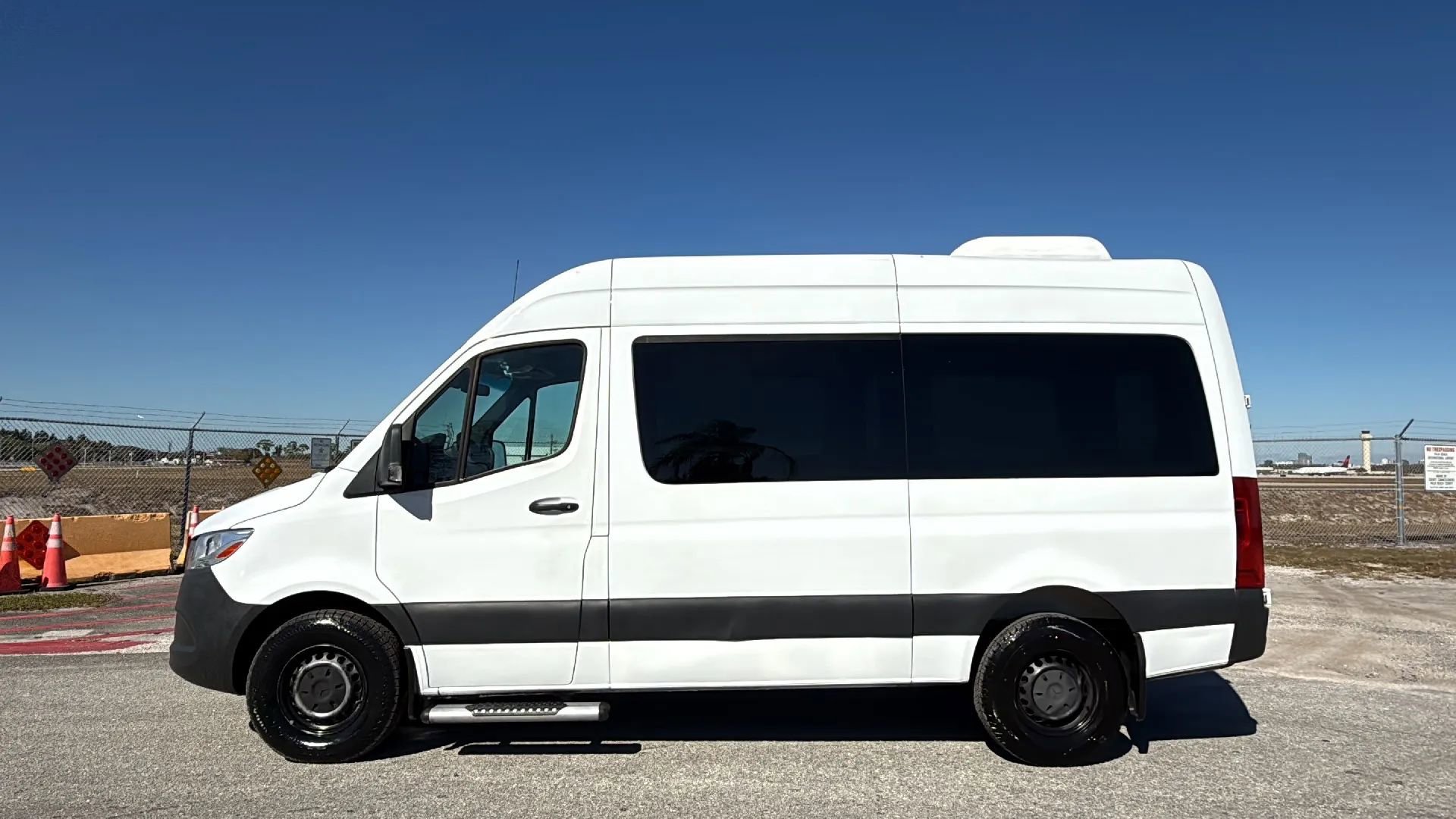 Used 2021 Mercedes-Benz Sprinter 2500 image 2