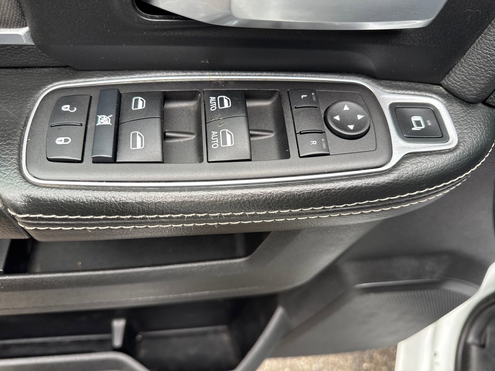 Used 2024 RAM 3500 SLT w/ Quick Order Package 2YG SLT AWD/4WD image 11