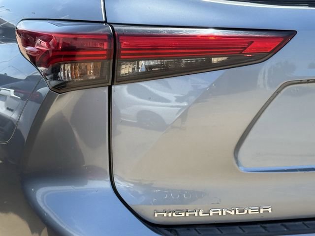 Used 2022 Toyota Highlander XLE FWD image 6
