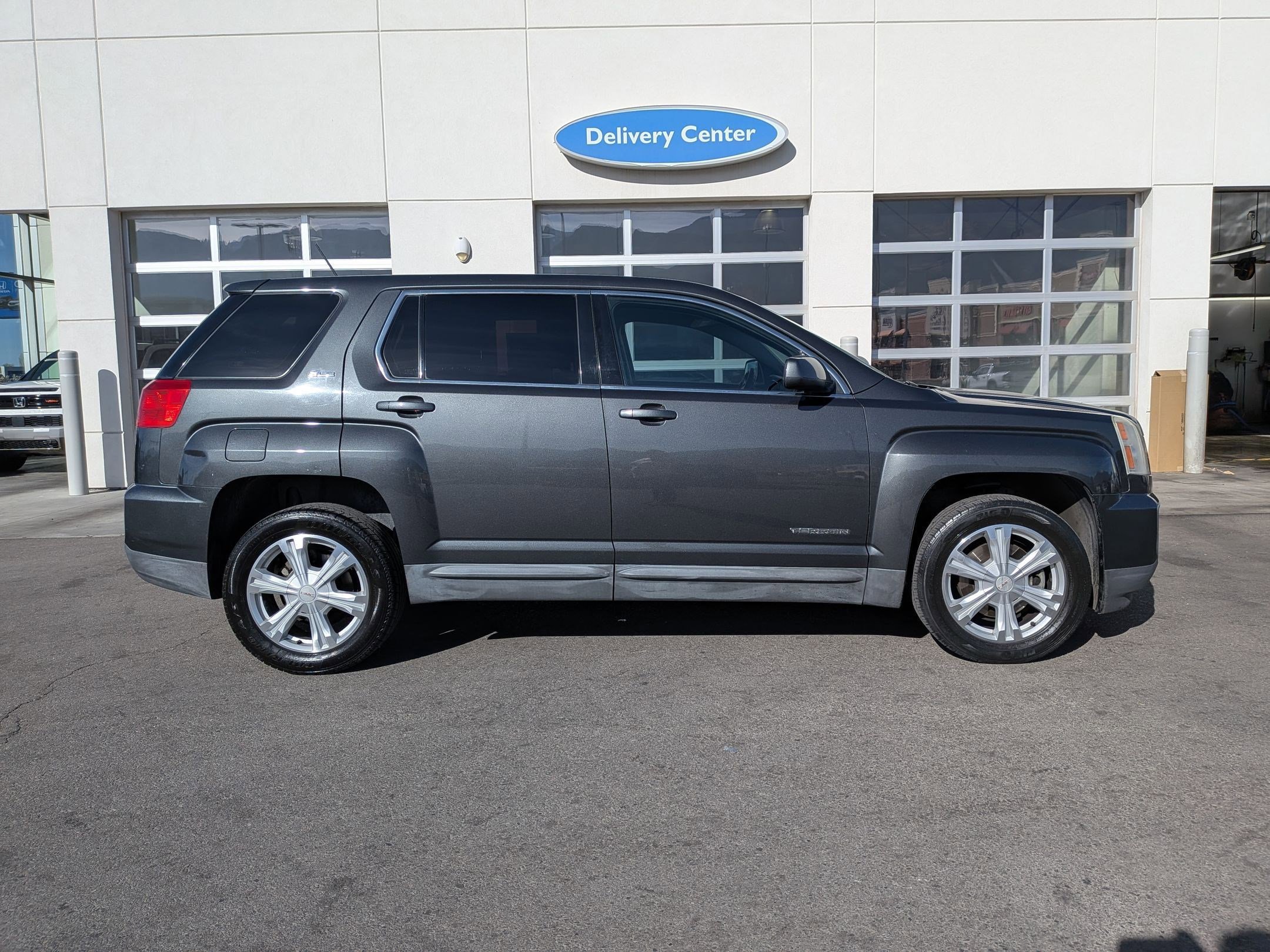 Used 2017 GMC Terrain SLE image 2
