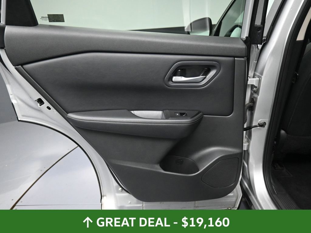 Used 2024 Nissan Rogue SV image 27