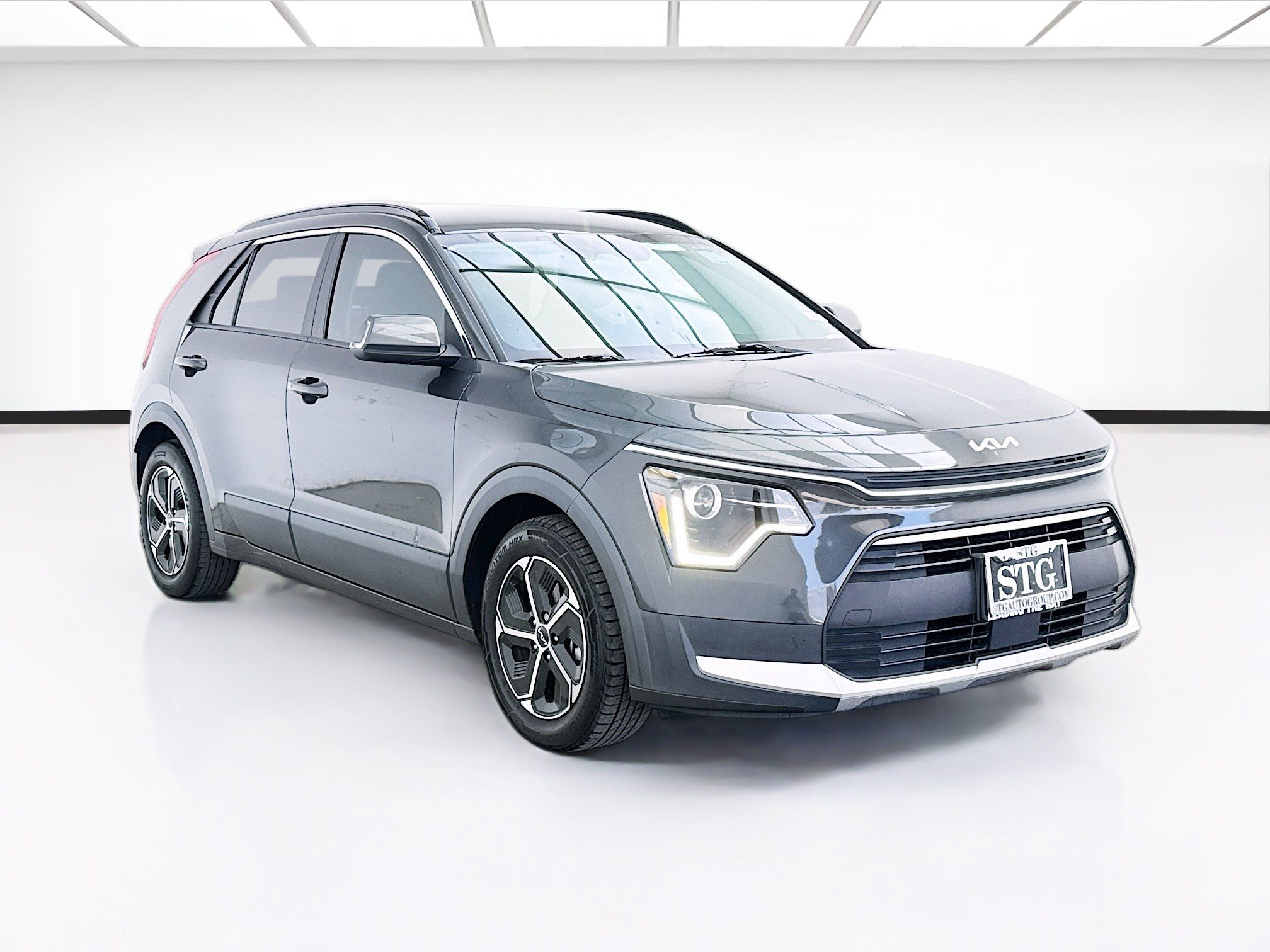 Used 2023 Kia Niro EX FWD image 3