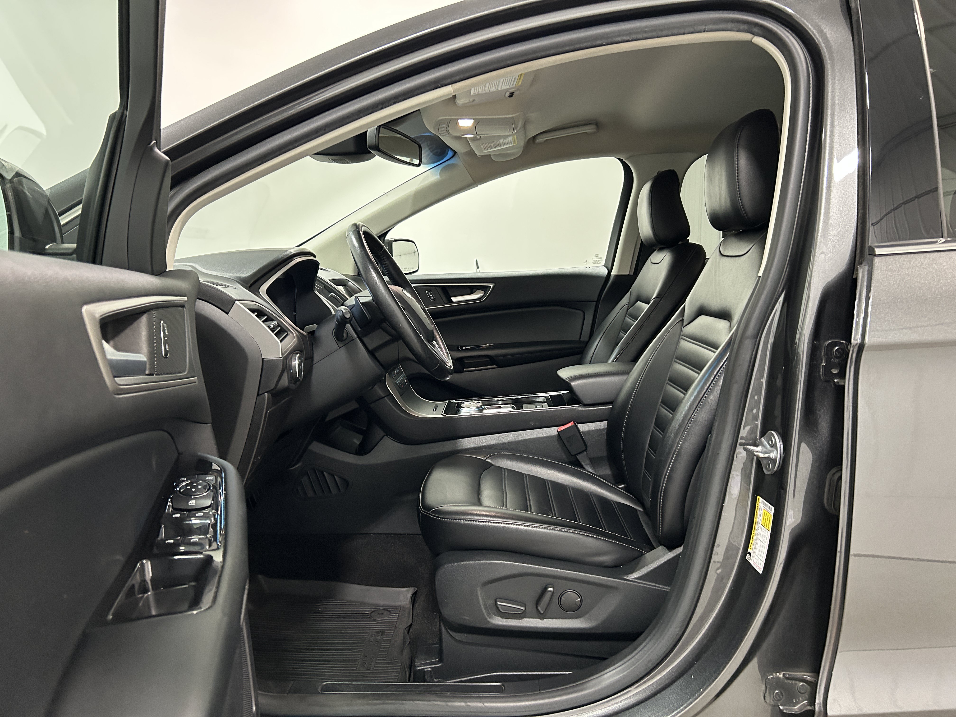 Used 2020 Ford Edge SEL w/ Convenience Package AWD/4WD image 4