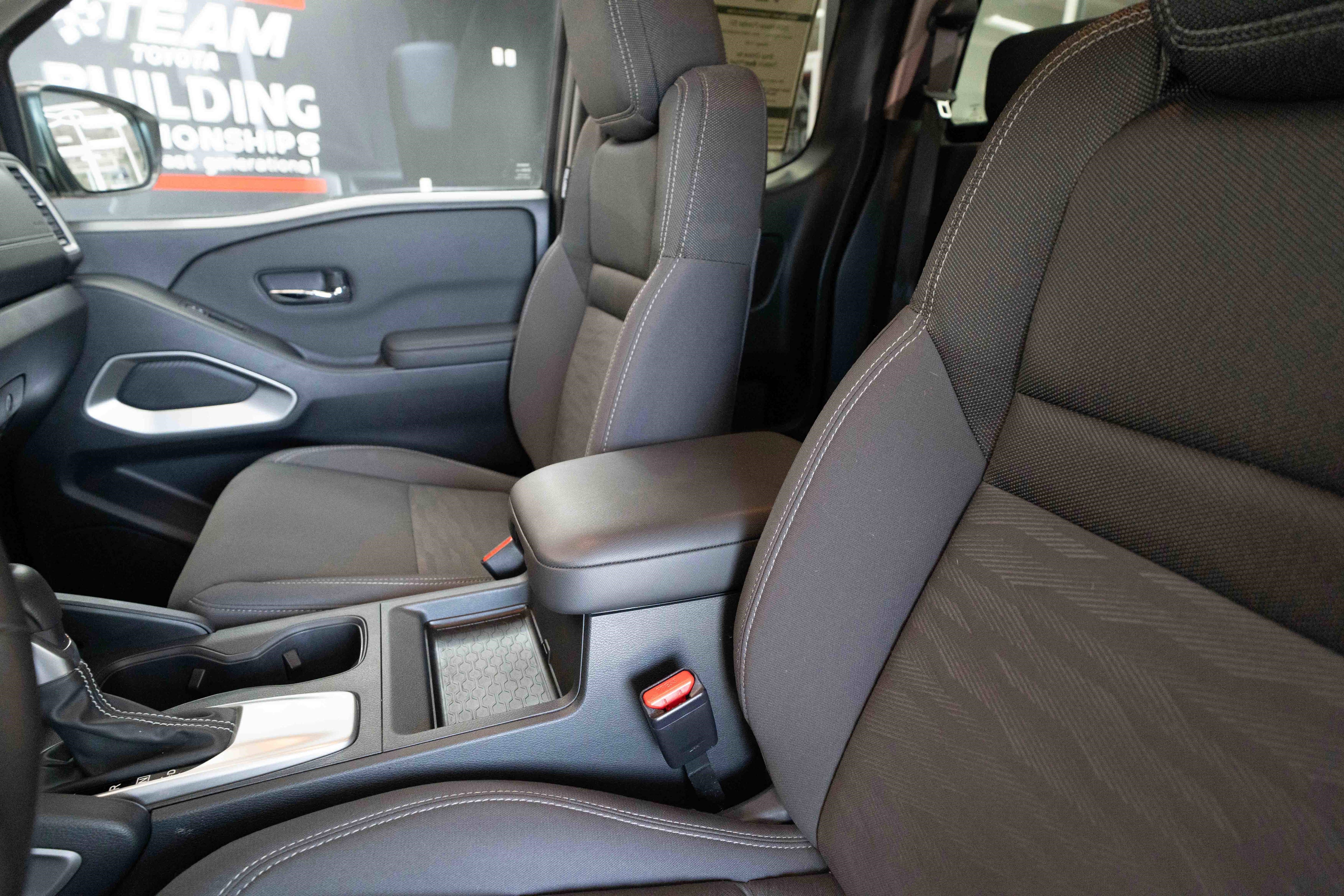 Used 2024 Nissan Frontier SV w/ SV Convenience Package image 10