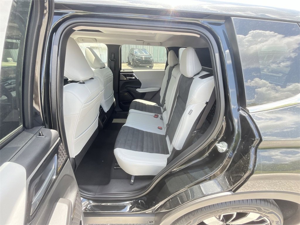 New 2025 Mitsubishi Outlander SE image 23