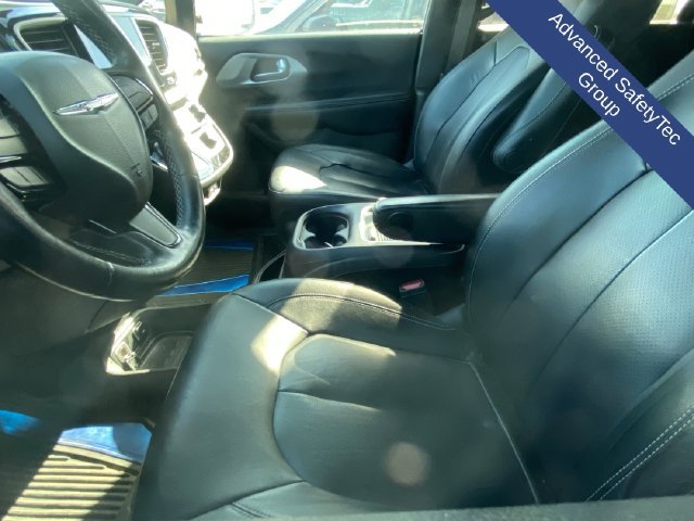 Used 2020 Chrysler Pacifica Touring-L Plus FWD image 10