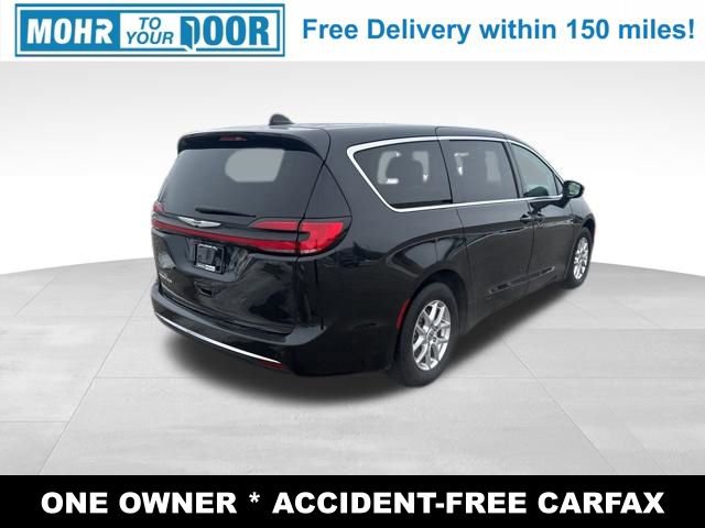 Used 2024 Chrysler Pacifica Touring-L image 5