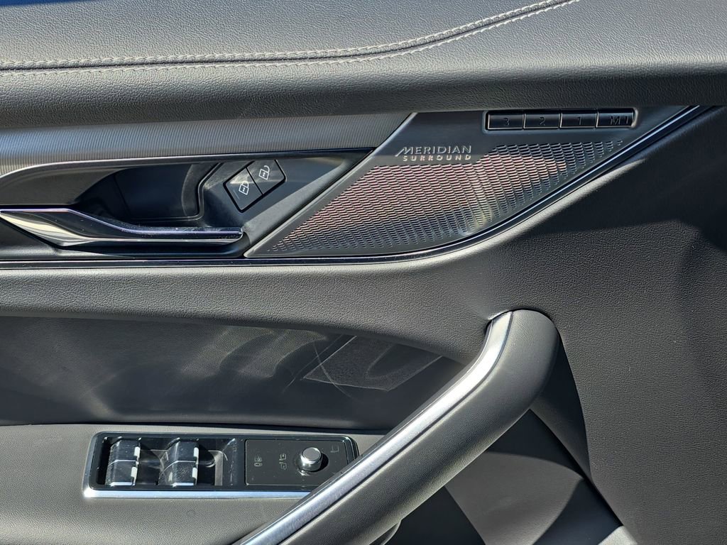 Certified 2025 Jaguar F-PACE R-Dynamic S AWD/4WD image 28