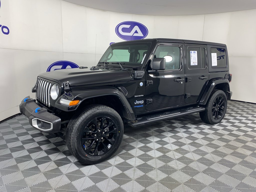 Used 2022 Jeep Wrangler Unlimited Sahara w/ Cold Weather Group image 7