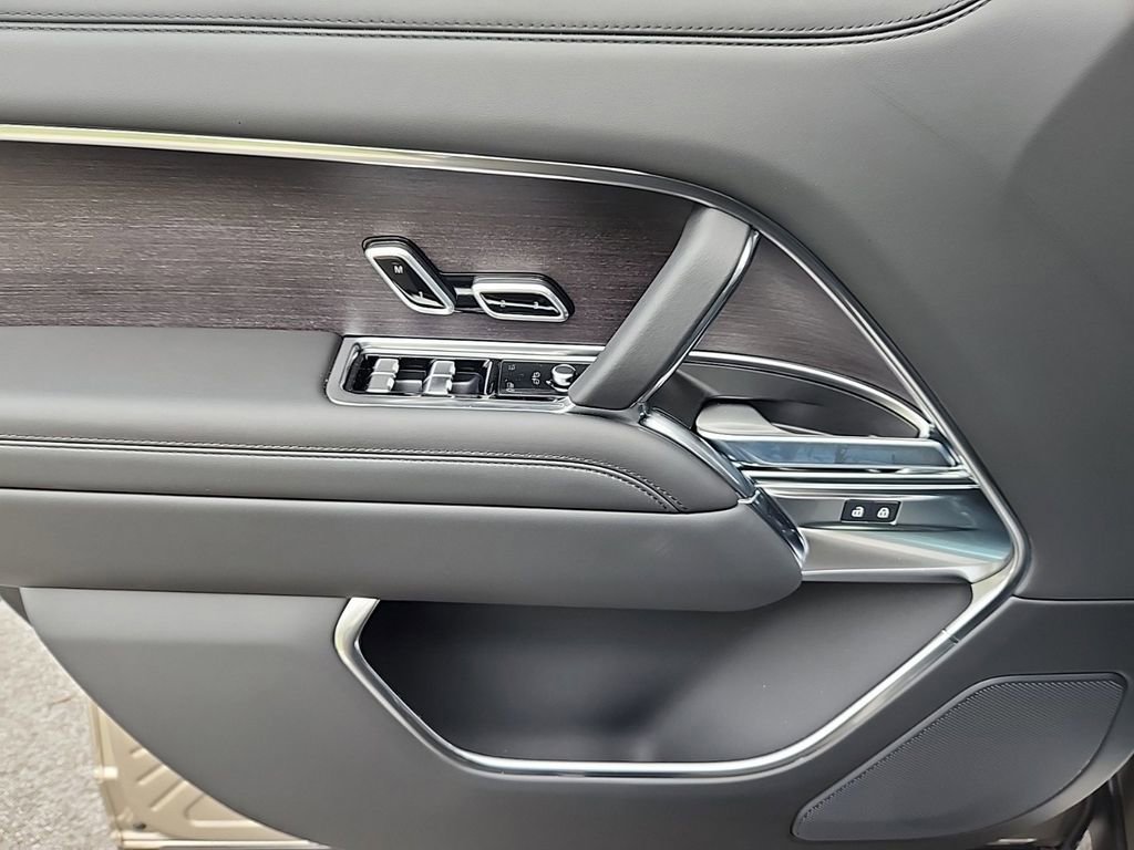New 2025 Land Rover Range Rover SE AWD/4WD image 24
