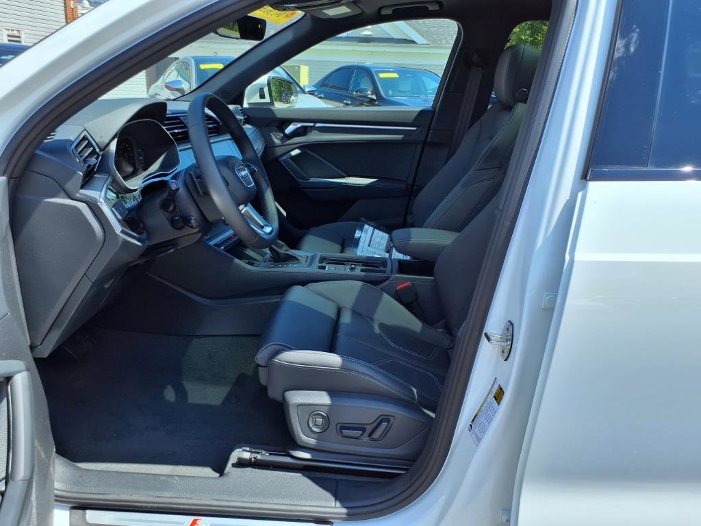 New 2025 Audi Q3 2.0T Premium image 9
