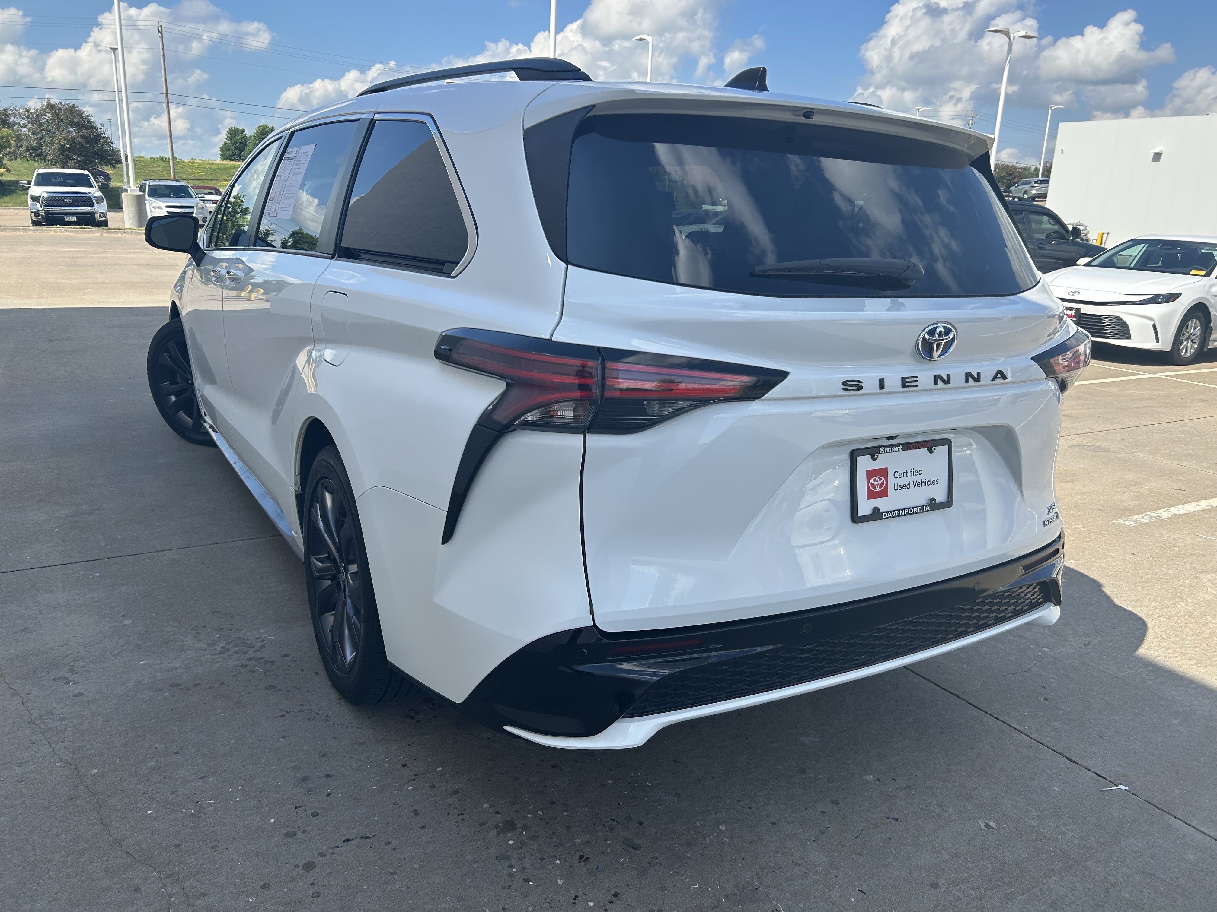 Certified 2022 Toyota Sienna XSE w/ XSE Plus Package FWD image 4