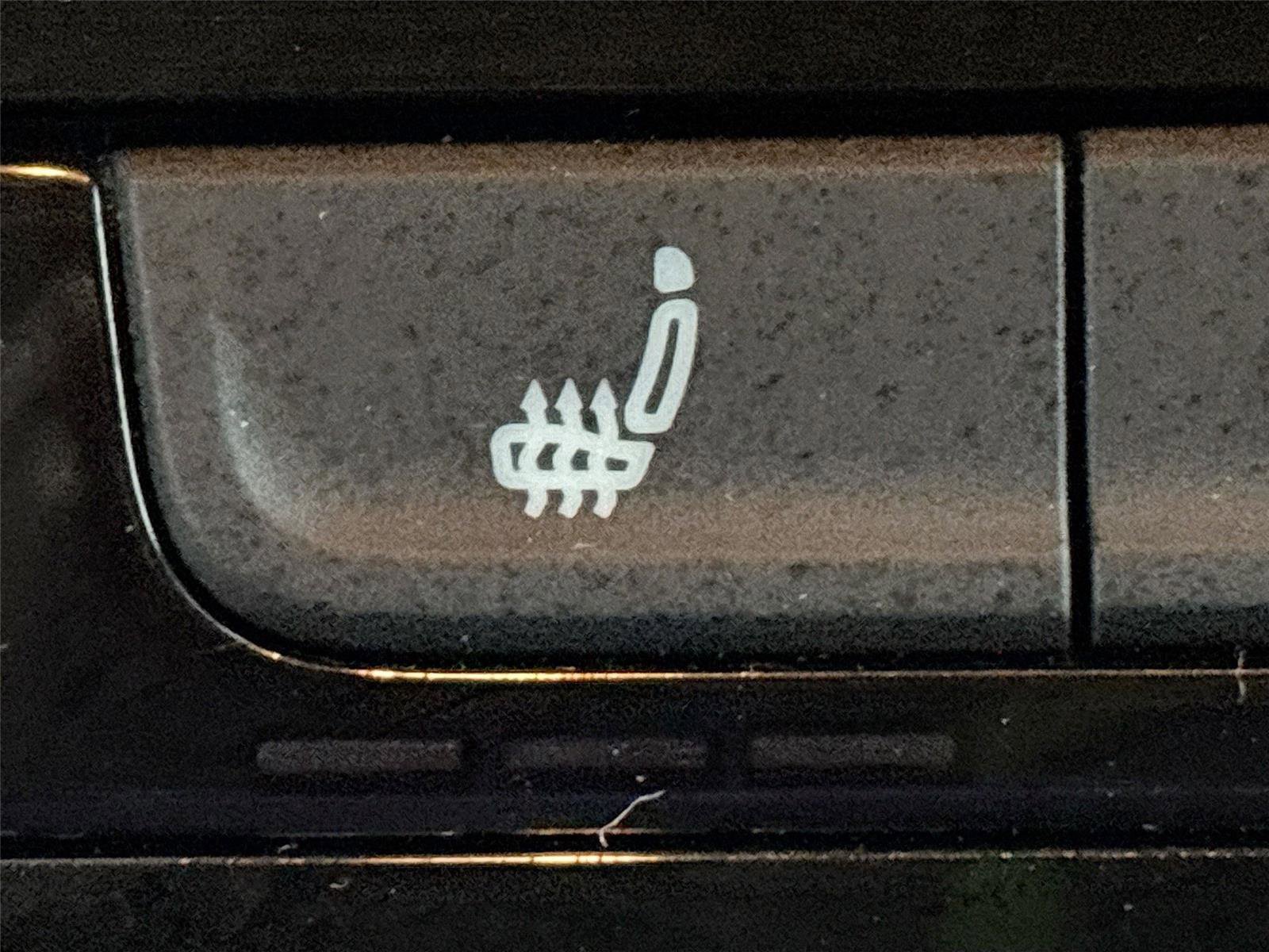 Used 2024 Volkswagen Taos SE image 21