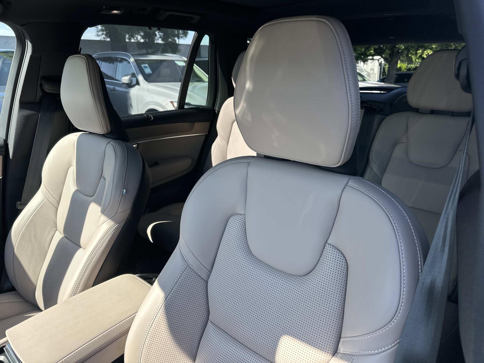 Certified 2026 Volvo XC90 B6 Ultra w/ Protection Package image 19