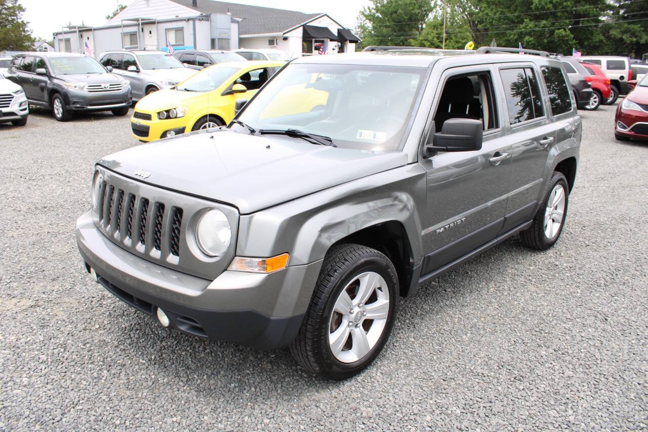 Used 2013 Jeep Patriot Latitude w/ Sun/Sound Group AWD/4WD image 2