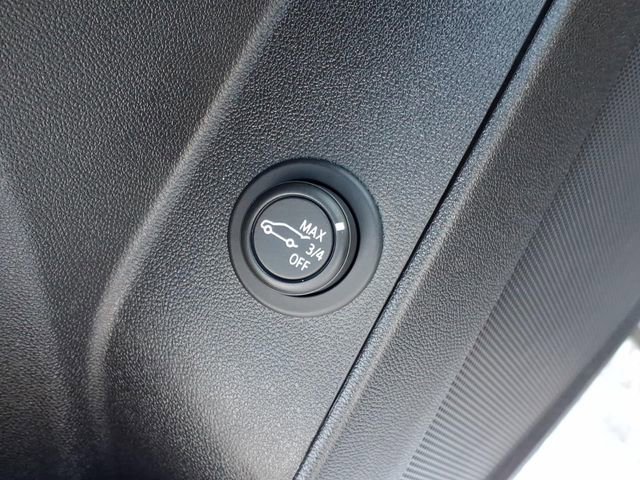 Used 2020 Chevrolet Equinox LT w/ Driver Convenience Package image 9