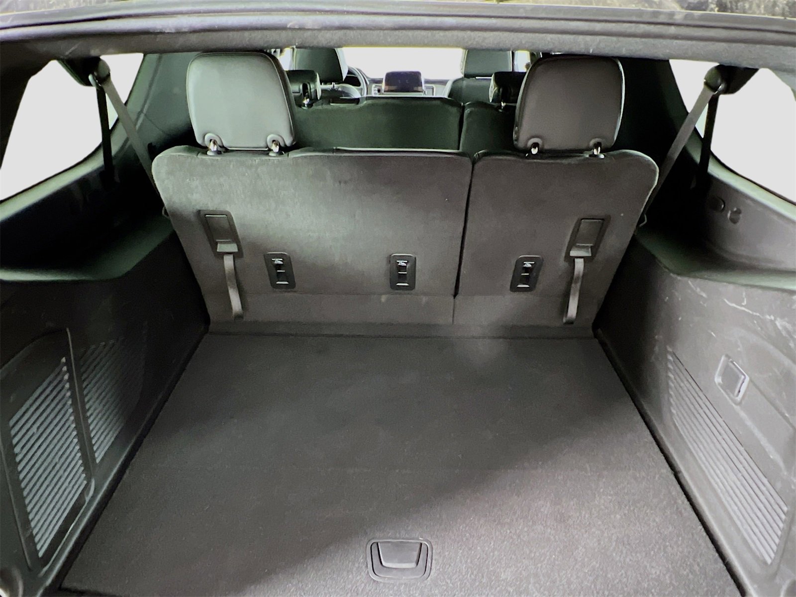 Used 2023 GMC Yukon XL SLT image 28