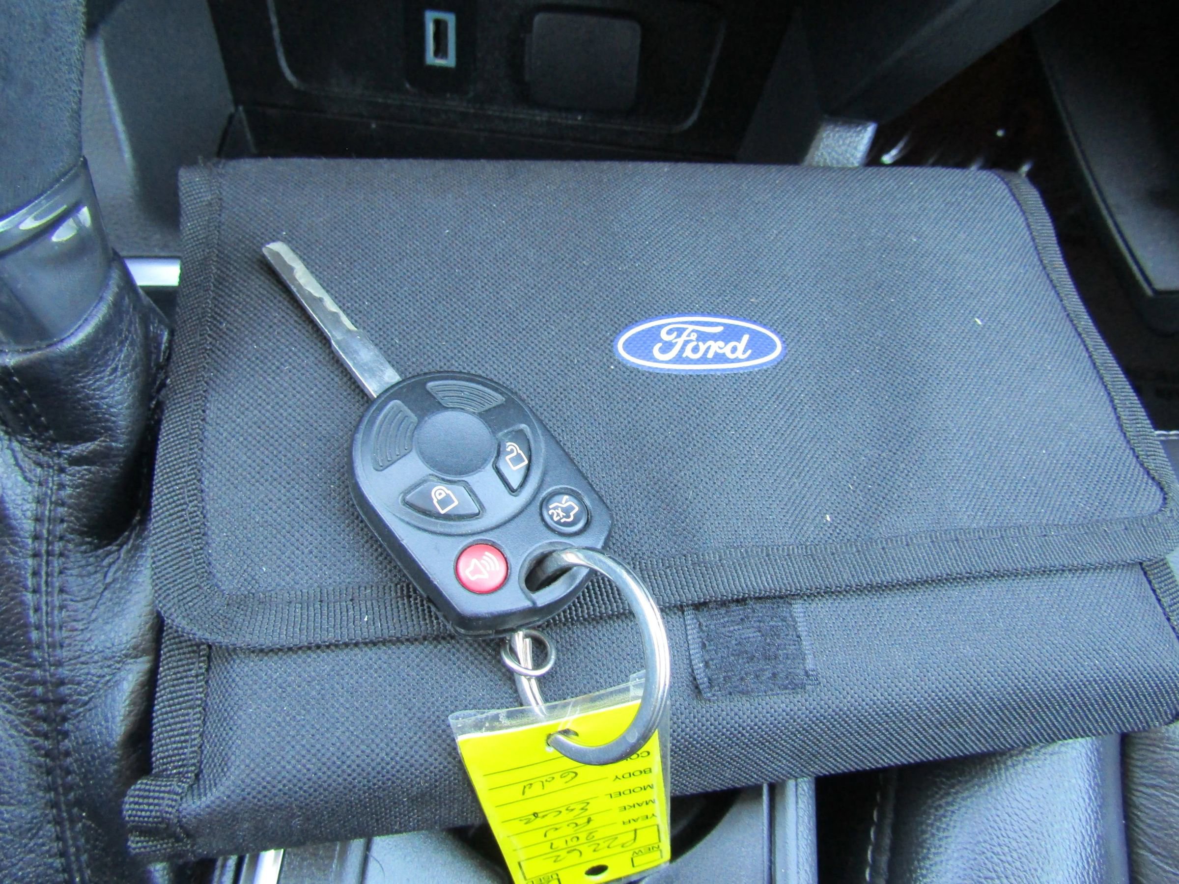 Used 2017 Ford Escape SE w/ SE Leather Comfort Package FWD image 35