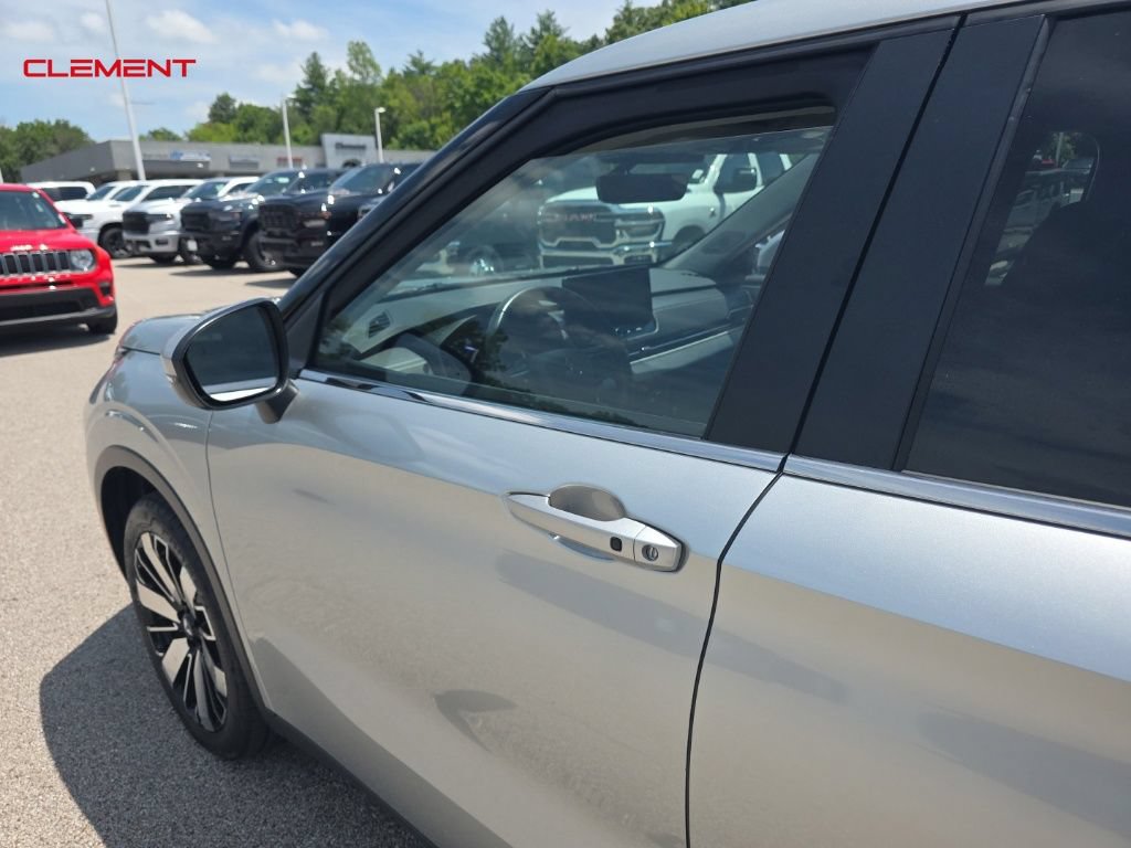 Used 2025 Mitsubishi Outlander SE AWD/4WD image 6
