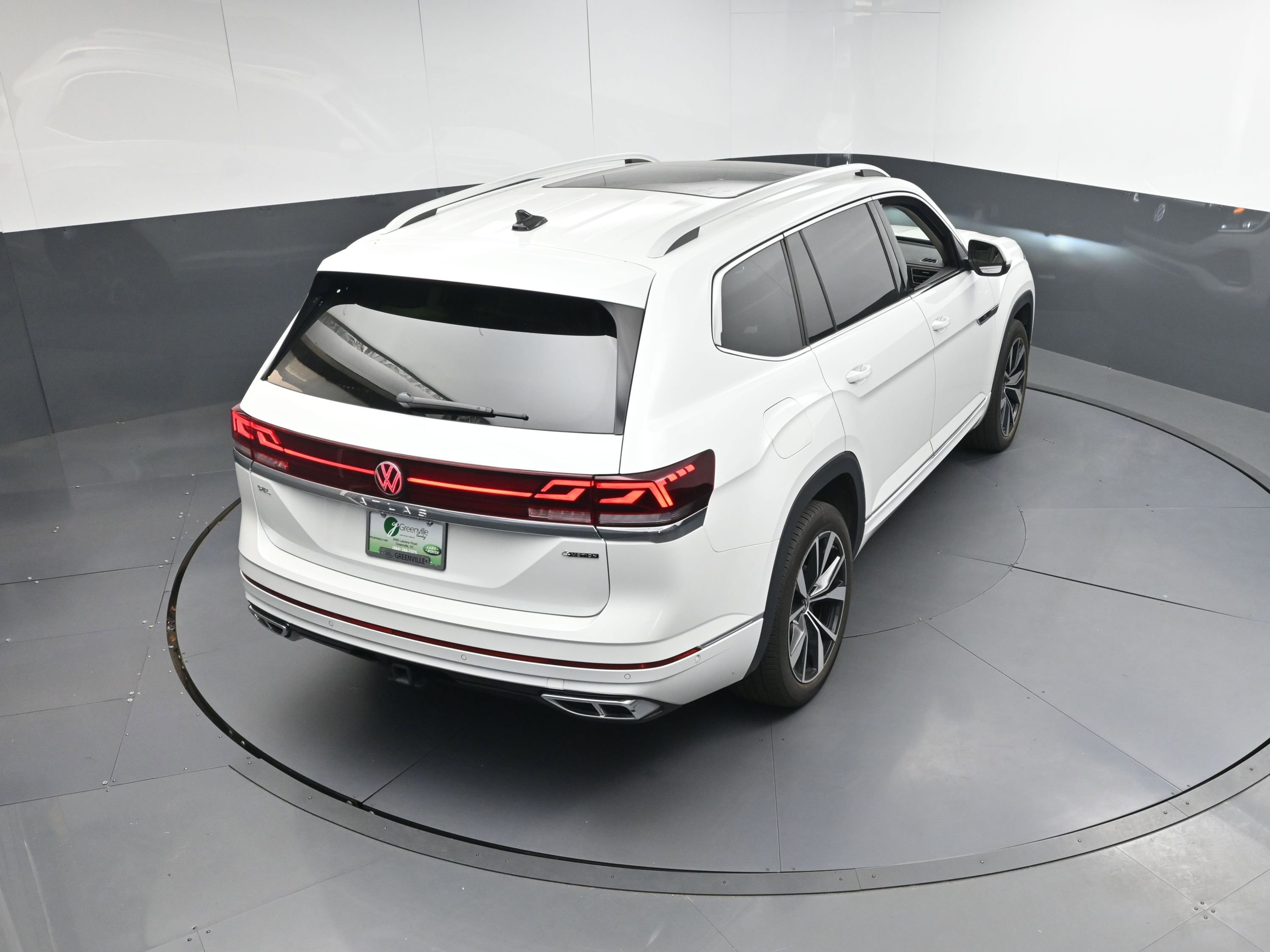 Used 2025 Volkswagen Atlas SEL Premium R-Line image 36